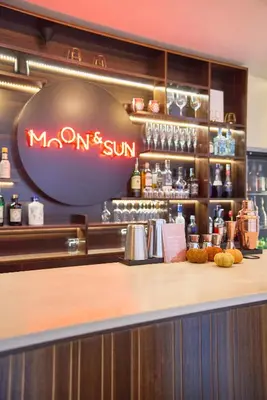 a bar with a sign that reads mons sun at Hotel Moon & Sun Porto in Porto