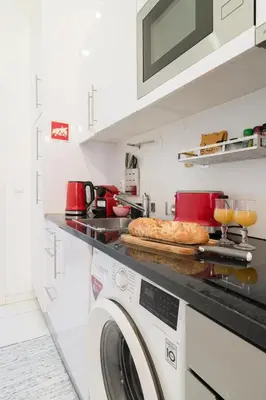 a kitchen with a washer and a washing machine at Central Cozy Star 1 Balcony AC Near Merto in Porto