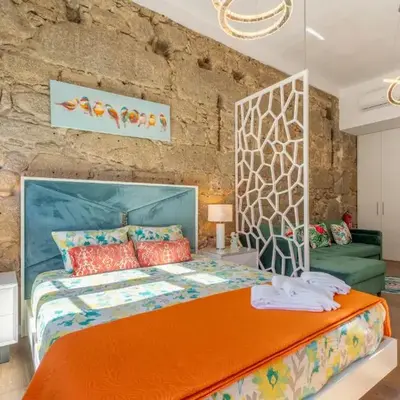 Central Cozy Stay 2 AC Near Metro