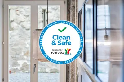 a sign for a clean and safe sign on a door at Casas das Caldeiras in Porto