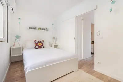 a white bedroom with a white bed in a room at Gaia Retreat • 2 BD · A/C in Vila Nova de Gaia