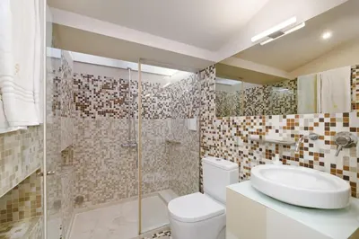 a bathroom with a toilet and a sink and a shower at YOUROPO - ExtendALL in Porto