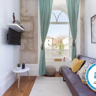 Host Wise - Charming Flat with Netflix - River View