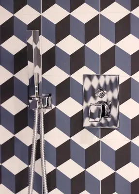 a bathroom with a black and white checkered wall at HM - Ribeira São João 2E in Porto