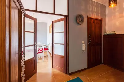 a hallway with an open door and a room at Casa do Antonio in Porto