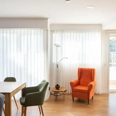 LovelyStay - Penthouse Balcony Apartment
