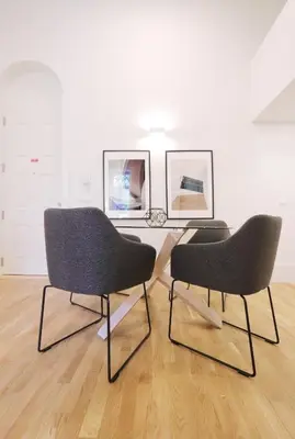 two chairs and a table in a room at HM - Oporto Cedofeita 500C in Porto