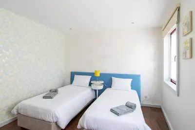 two beds sitting next to each other in a room at Porto Gaia City House by MP in Vila Nova de Gaia