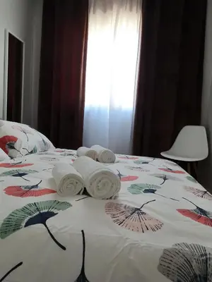 a bed with towels on top of it at Ninho Jardim do Morro in Vila Nova de Gaia