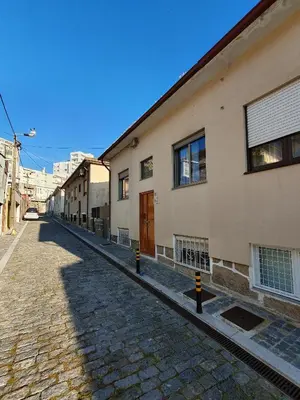a cobblestone street in front of a building at Ninho Jardim do Morro in Vila Nova de Gaia