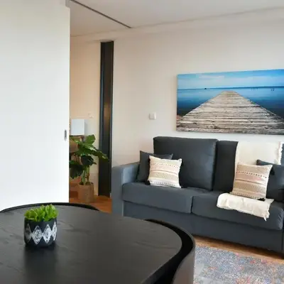 Comfortable&Central w/balcony-9 min walk Trindade
