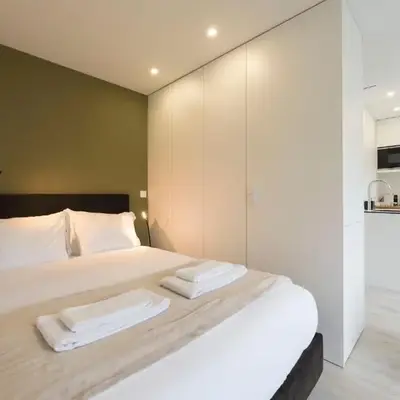 LovelyStay - Modern Loft with Gym & Free Parking minutes away from CBD