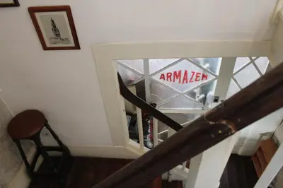 an open stairway with a sign that saysarmaemaker at Linha 22 in Porto