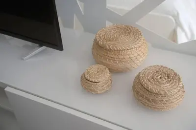 two baskets sitting on top of a desk at Softly Porto in Porto