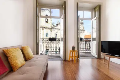 a living room with a couch and a flat screen tv at Hungarian Biscuit Apartment in Porto