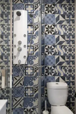 a bathroom with a toilet and blue and white tiles at Moreira 284 in Porto