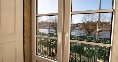 a window with a view of a balcony at Casa do Recanto - Loft vista rio in Porto