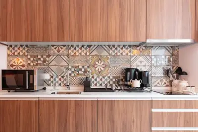 a kitchen with a counter top with a microwave and a counter top at TMH Torrinha in Porto