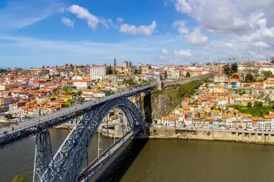 a bedroom with a bed and a green couch at Guest H4U - Porto Fontainhas in Porto