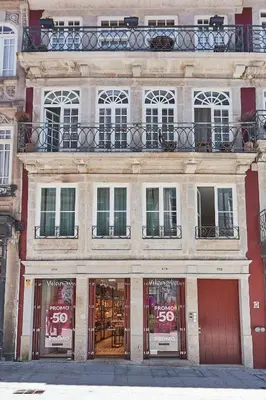 a large brick building with windows and a balcony at BOUTIQUE Rentals-Flores Classic historical centre in Porto