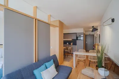 a bedroom with two beds with towels on them at Feel Porto Corporate Housing Campanhã in Porto