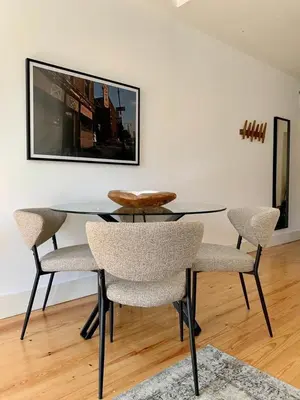 a dining room with a table and chairs at Oporto Chic&Cozy - São Bento da Vitória in Porto