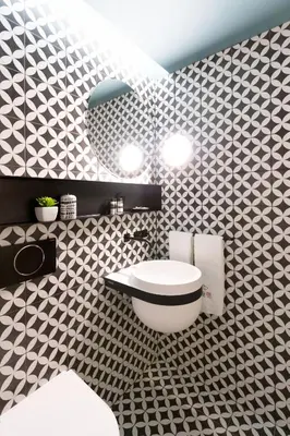 a bathroom with a black and white patterned wall at HM - Infante Riverside Apartment M in Porto
