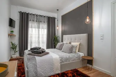 a bedroom with a bed and a green wall at Avenue View Rooms - Guest House in Porto