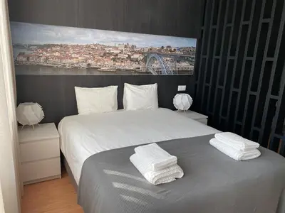 a bedroom with a bed with two towels on it at 411 Galé Center Apartamento Wi-Fi, estacionamento in Porto