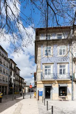 a building on a street in a city at CLUBE Charming Apartments - Cedofeita in Porto
