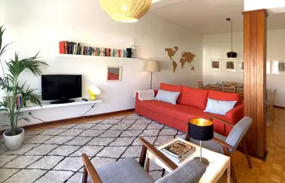 a living room with a red couch and a tv at PinPorto City Center III in Porto