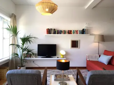 a living room with a red couch and a tv at PinPorto City Center III in Porto