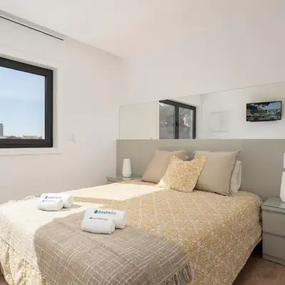 Host Wise - Bright & Contemporary Flat - Ace Location