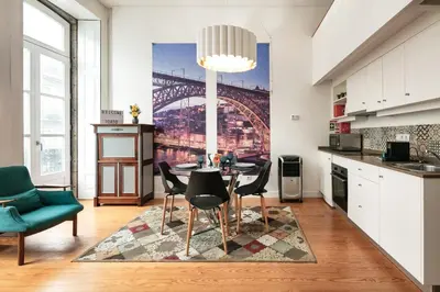 a kitchen and dining room with a table and chairs at Duque Oporto Apartment in Porto