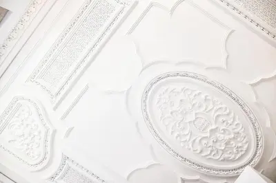 a white plate on a white ceiling at Lindo, funcional e charmoso espaço - Porto - APT H in Porto