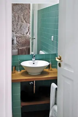 a bathroom with a sink and a mirror at Citybreak-apartments Bolhao in Porto