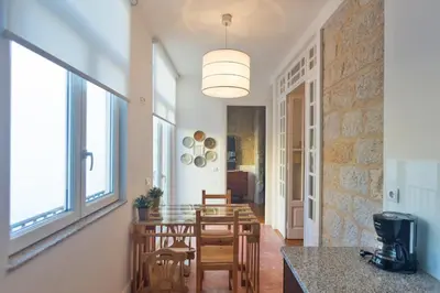 a kitchen and dining room with a table and chairs at Citybreak-apartments Bolhao in Porto