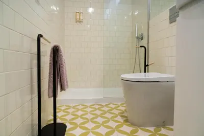 a bathroom with a toilet and a bath tub at Sky de Loios in Porto