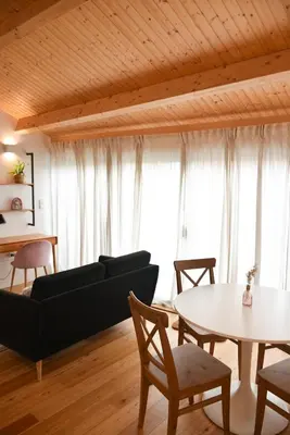 a living room with a black couch and a table at Charmosa penthouse 2 quartos - Batalha - Porto - APT N in Porto