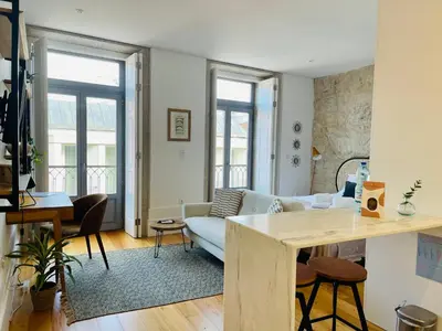 a living room with a couch and a table at Lindo apartamento em zona central, Batalha - Porto - APT L in Porto