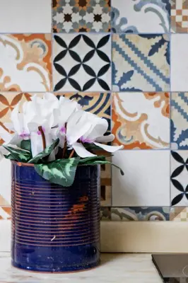 a blue vase with a white flower in it at Porto Sé Apartamentos in Porto