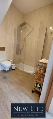 a new life bathroom with a shower and a toilet at New Life - FUNDAÇÃO SERRALVES STUDIO-0F in Porto