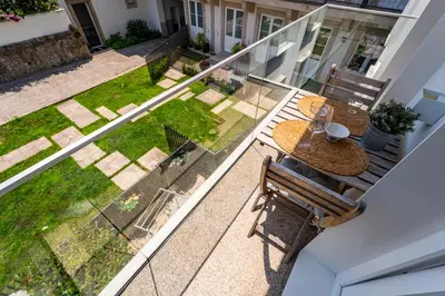 an image of a patio with a table and bench at L'atelier L - Quartier des Arts in Porto