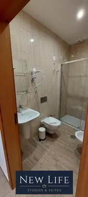 a new life bathroom with a toilet and a shower at New Life - PARQUE CIDADE STUDIO-0T in Porto