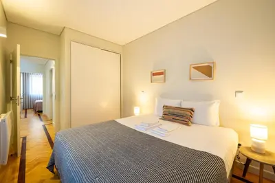 a bedroom with a large bed in a room at Casa do Ofício Galerista in Porto