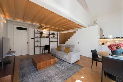 a living room with a couch and a table at Flores City Retreat in Porto