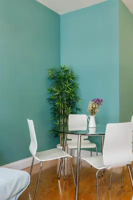 a table and chairs in a room with a blue wall at CLUBE Charming Apartments - São Bento in Porto