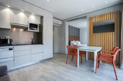 a kitchen and dining room with a table and chairs at Smartr Porto Gaia & Spa in Vila Nova de Gaia