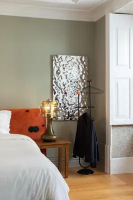 a bedroom with a bed and a painting on the wall at Almadina Smart Luxury in Porto