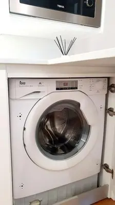 a washing machine with a microwave on top of it at Glamour Dreaming Studio in Porto